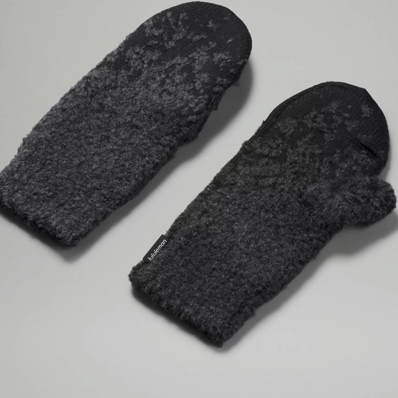 lululemon athletica Accessories - LULULEMON MITTENS NWT